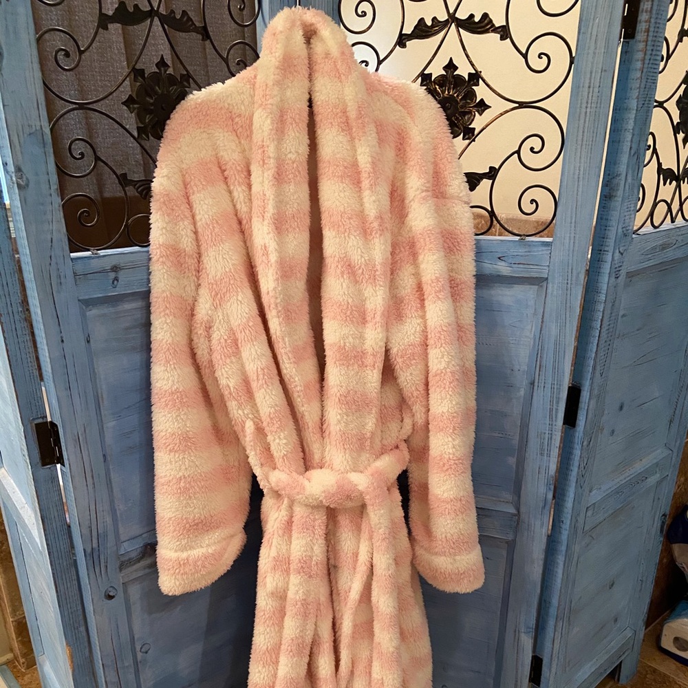 Oversized bath robe (Alexander Del Rossa)